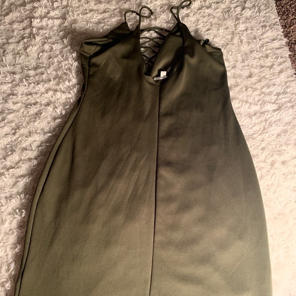 Sexy, sleeveless green bodycon club dress - Picture 2 of 4